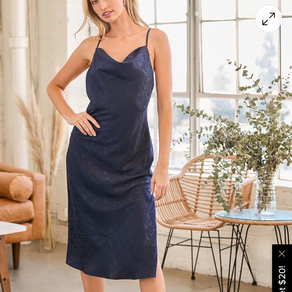 Lulu's Elegant Blue Chemise with Satin Finish and V-Neck